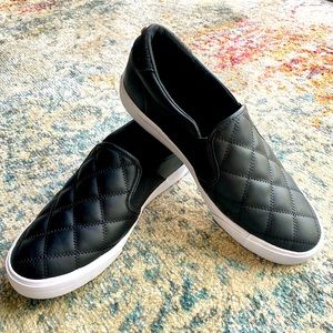 Nine West Black Size 9 Slip On Sneakers